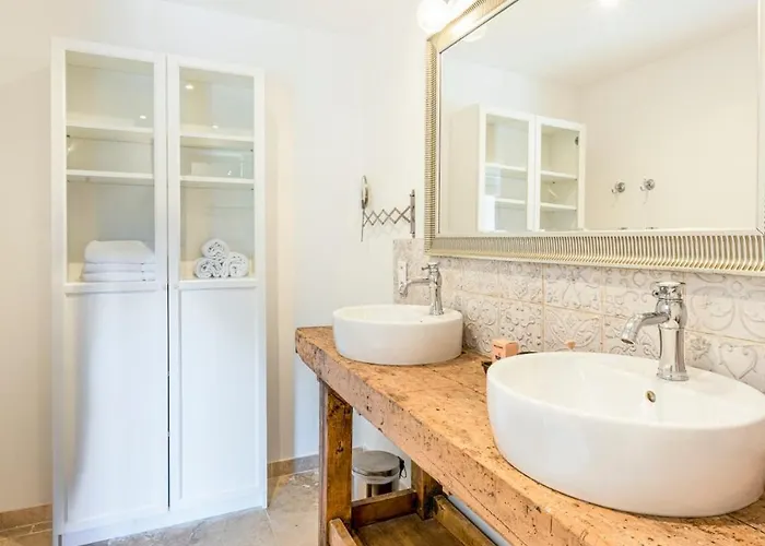 La Bastide Du Pere Mathieu Jacuzzi Couvert Et Piscine Suze-la-Rousse